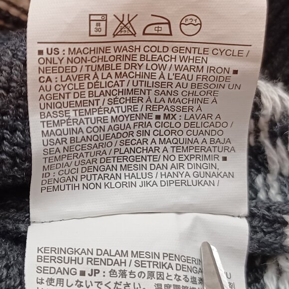 Women's Old Navy Dark Gray/Black Sweater with White/Light Gray Design Size Large - Picture 9 of 9